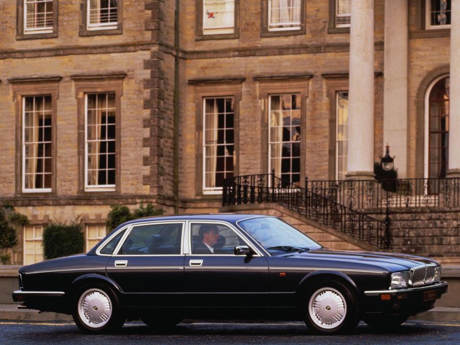  Daimler Double Six 1993 года  (фото 4 из 7)